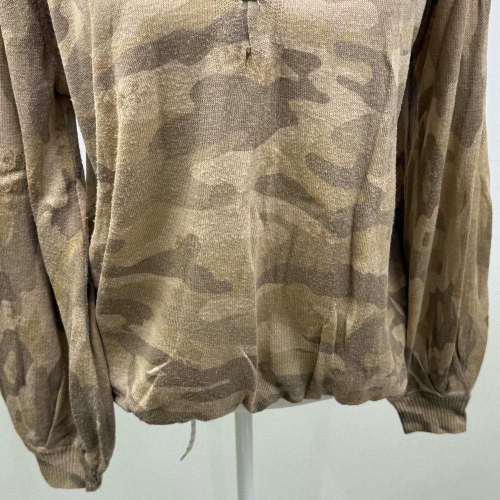 Democracy Beige Camo Criss-Cross Neckline Long Sleeve Knit Top Banded Hem Size L - Picture 10 of 12